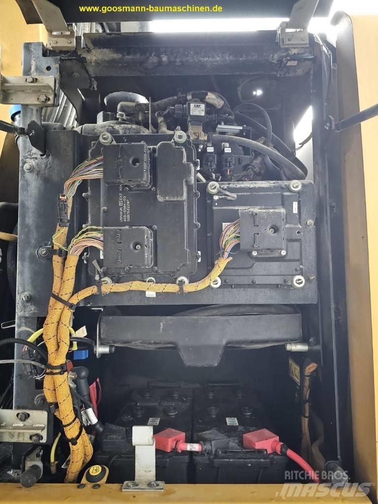 CAT MH 3022 Koparki przeładunkowe