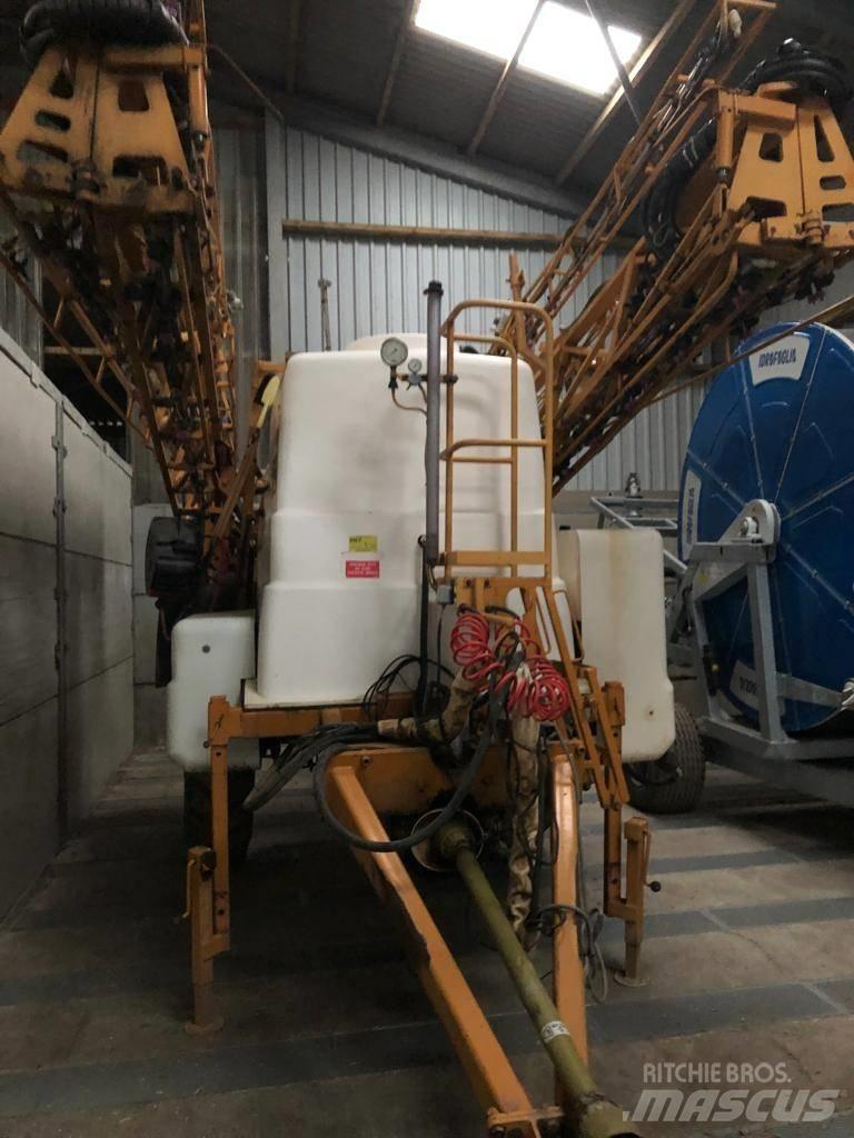 Knight EUA 3800 Opryskiwacze zaczepiane
