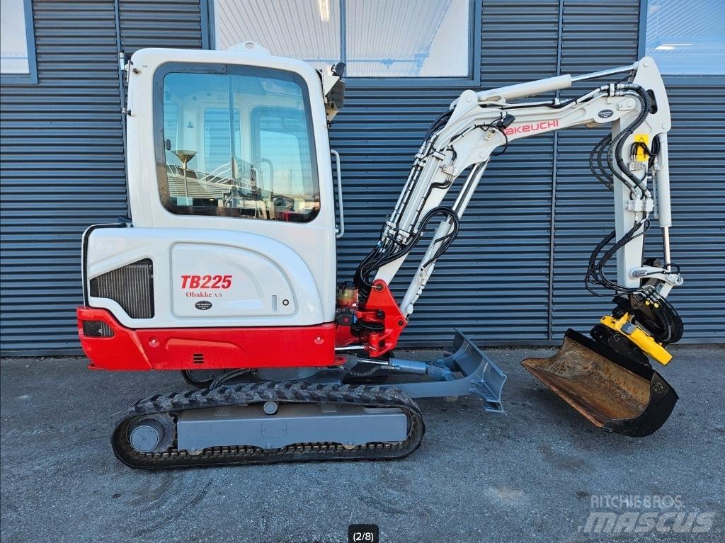 Takeuchi TB 225 Minikoparki