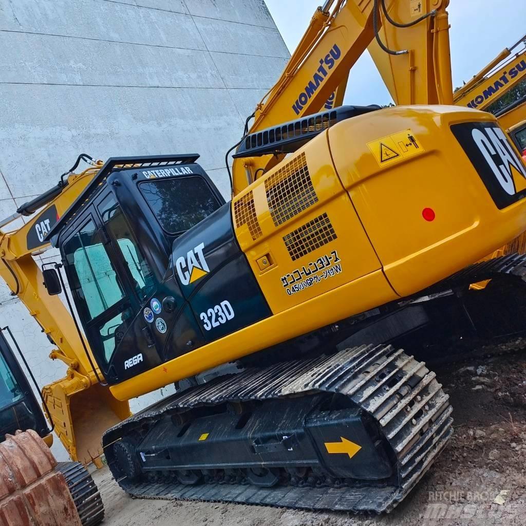 CAT 323 D Koparki gąsienicowe