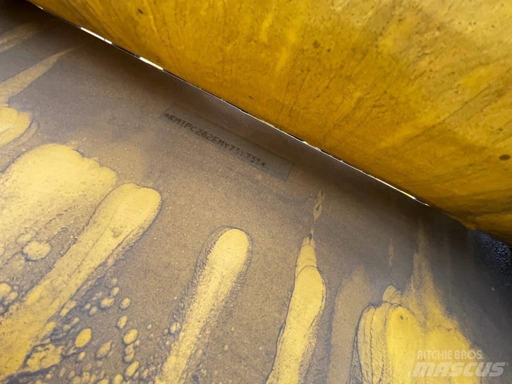 Komatsu PC210-10MO Koparki gąsienicowe