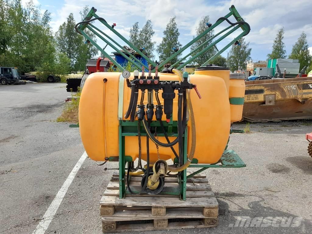 Junkkari 3/700/12 Zamontowane opryskiwacze