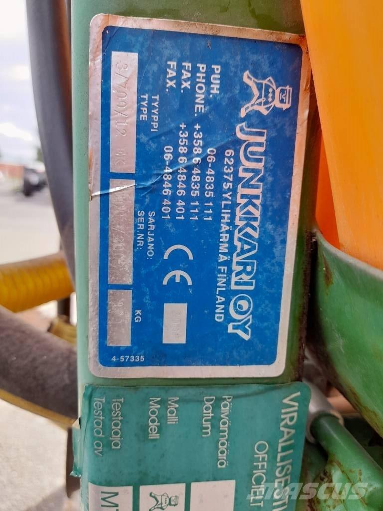 Junkkari 3/700/12 Zamontowane opryskiwacze