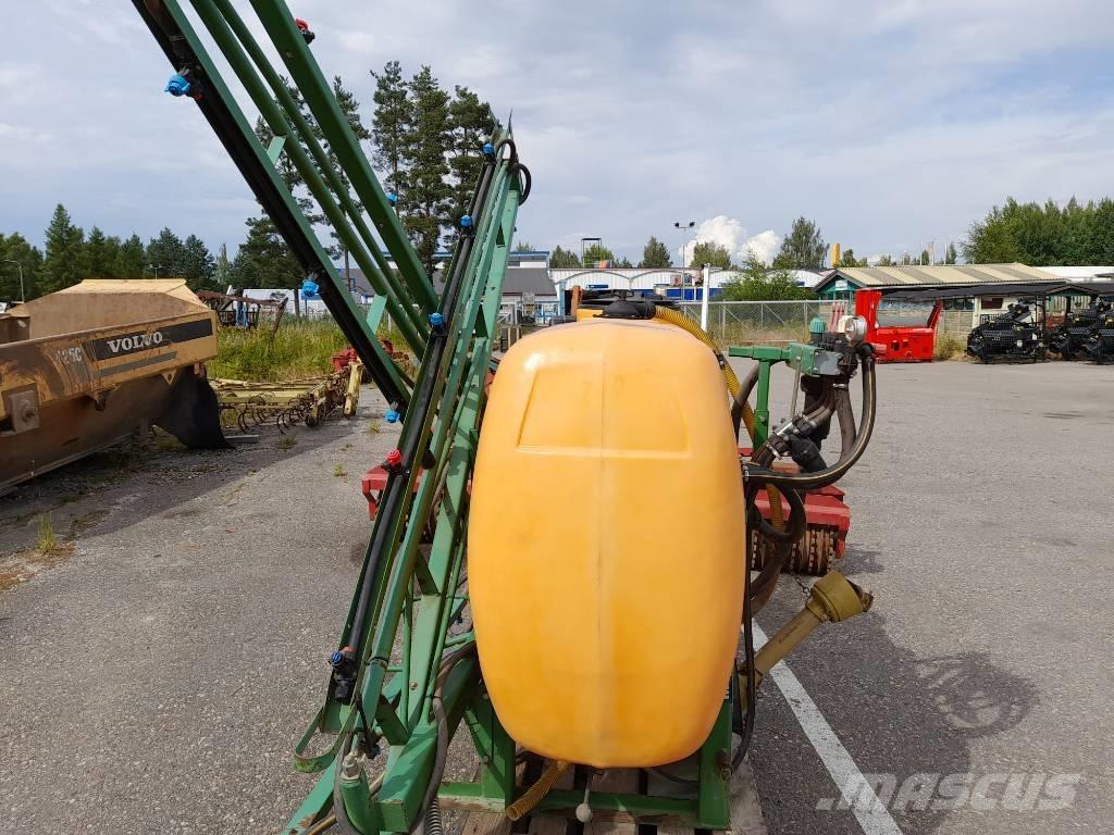 Junkkari 3/700/12 Zamontowane opryskiwacze