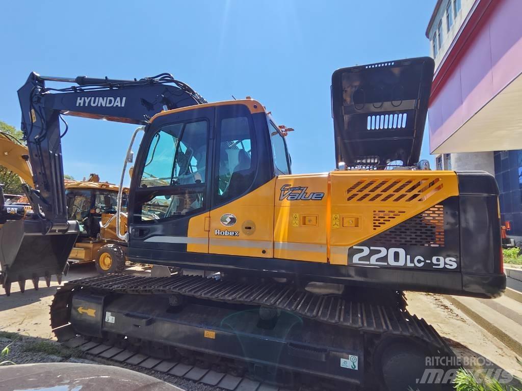 Hyundai Robex 220 LC Koparki gąsienicowe
