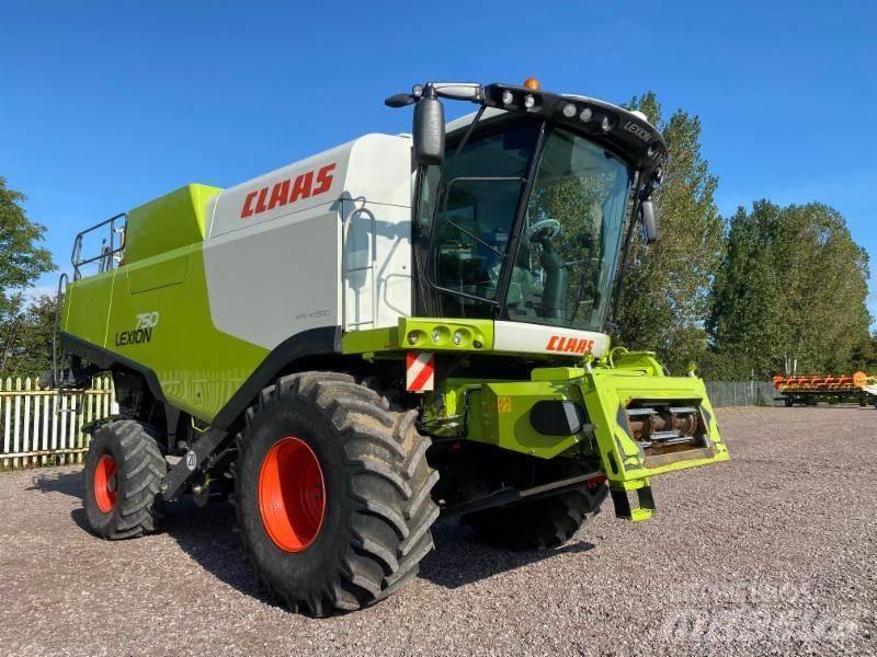 CLAAS LEXION 750 Kombajny zbożowe