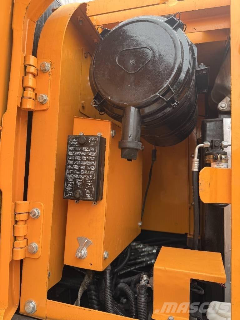 Hyundai HX 220 Koparki gąsienicowe