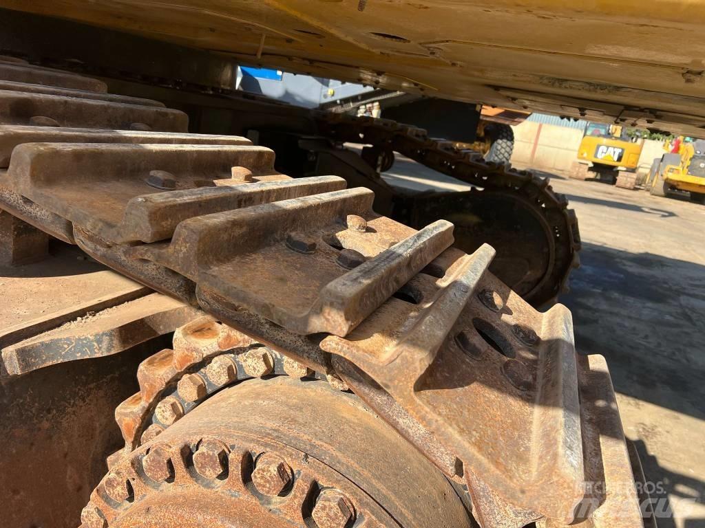 CAT 390 D Koparki gąsienicowe