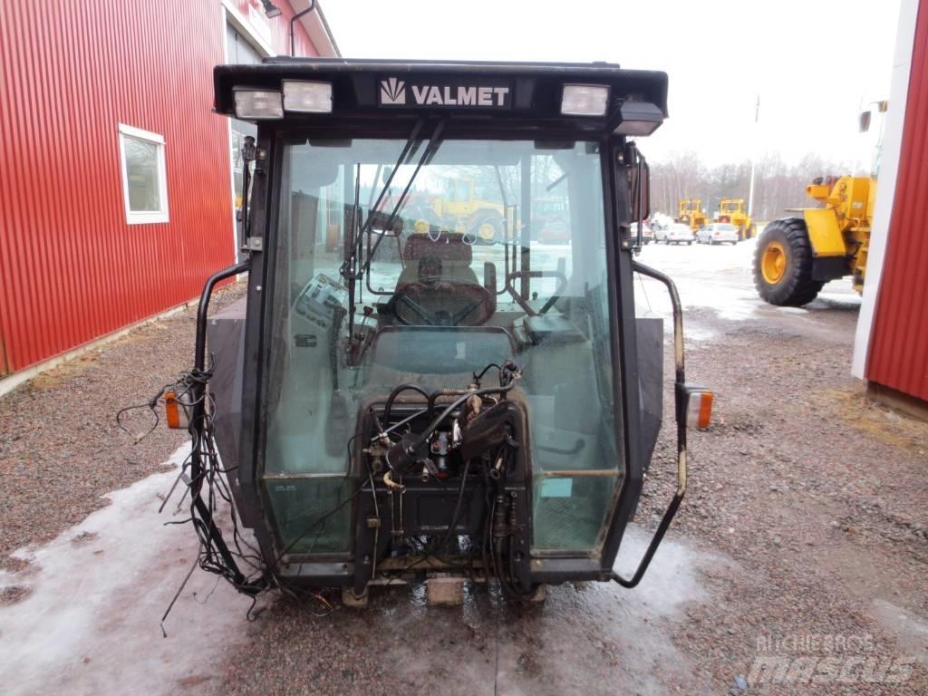 Valmet 8600 Kabina i wnętrze