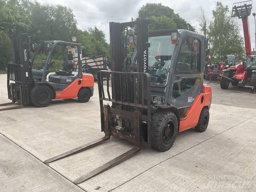 Toyota 02-8 FDF 30 Wózki Diesla
