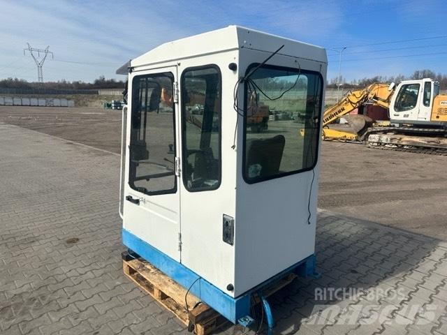 Fuchs MHL 330 Kabiny i wnętrze