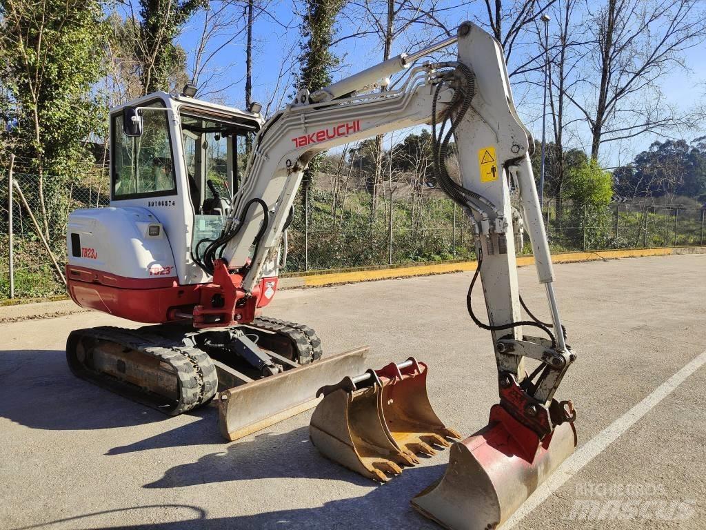 Takeuchi TB 230 Minikoparki