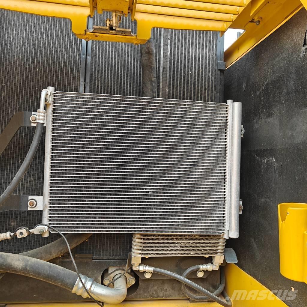 Komatsu 220-8 Koparki gąsienicowe