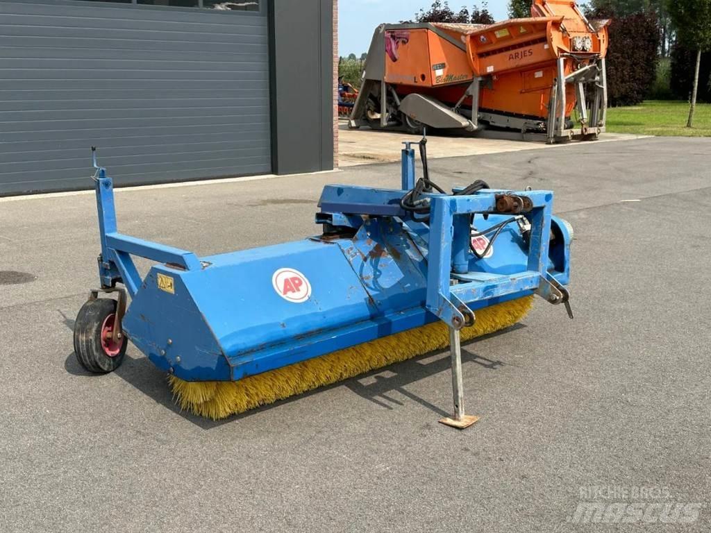 AP VHZ 2500 Zamiatarki - Zgarniarki - Odśnieżarki