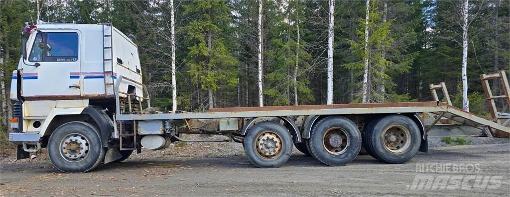 Sisu Sm 270 8X2 Samochody do przewozu maszyn leśnych