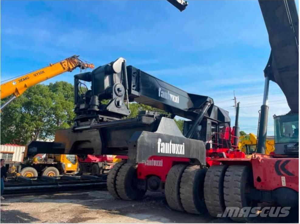 Fantuzzi CS 45 KM Wózki typu Reachstacker