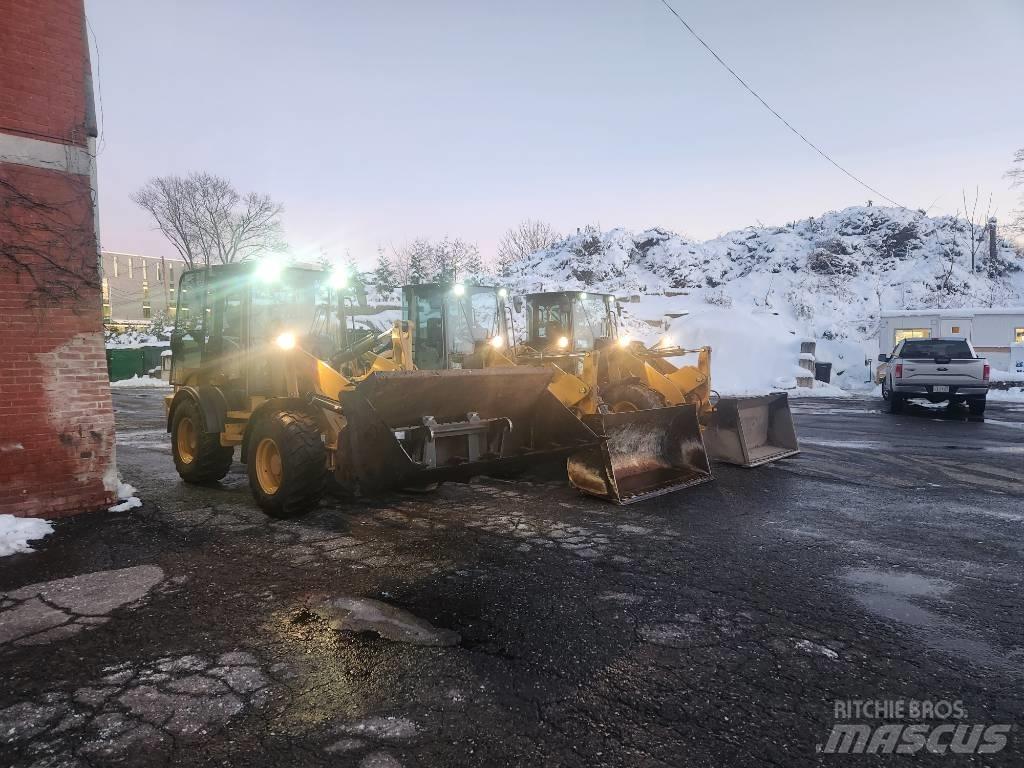 CAT 908m Ładowarki kołowe