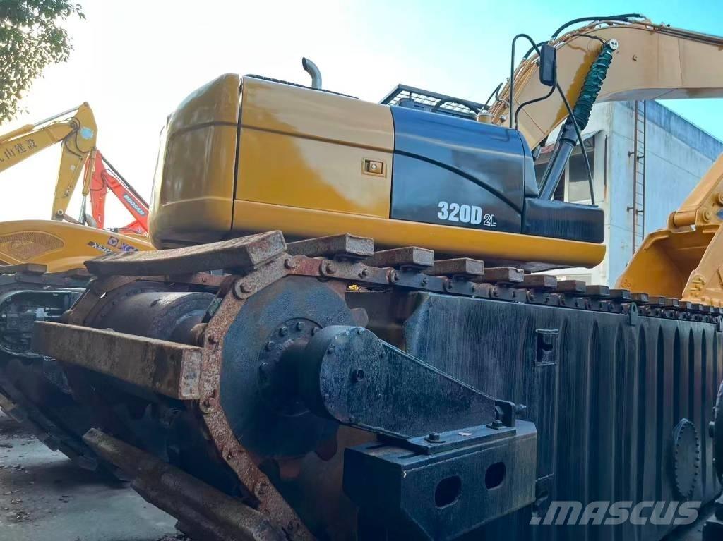 CAT 320 D2 Koparki pływające - amfibie