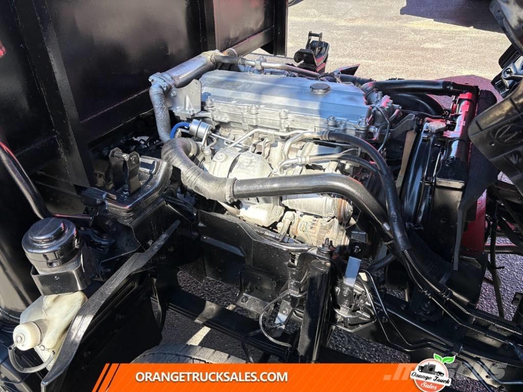 Isuzu NPR Ciężarówki typu Platforma / Skrzynia