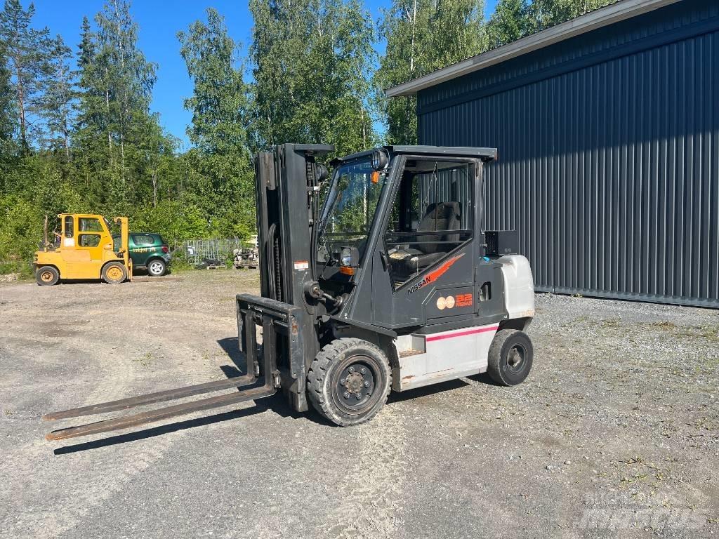 Nissan FGD02A320 Wózki Diesla