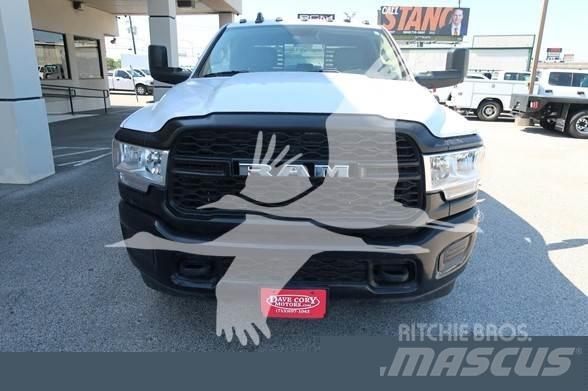 RAM 3500 HD Ciężarówki typu Platforma / Skrzynia
