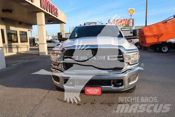RAM 3500 HD Ciężarówki typu Platforma / Skrzynia