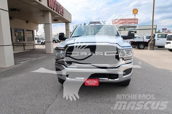 RAM 3500 HD Ciężarówki typu Platforma / Skrzynia