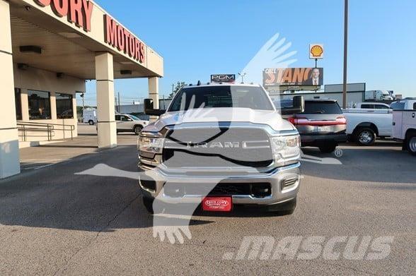RAM 3500 HD Ciężarówki typu Platforma / Skrzynia
