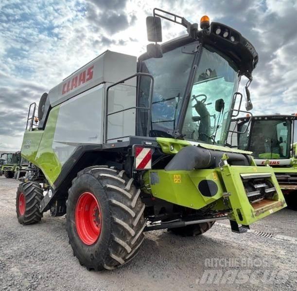 CLAAS TRION 520 Kombajny zbożowe