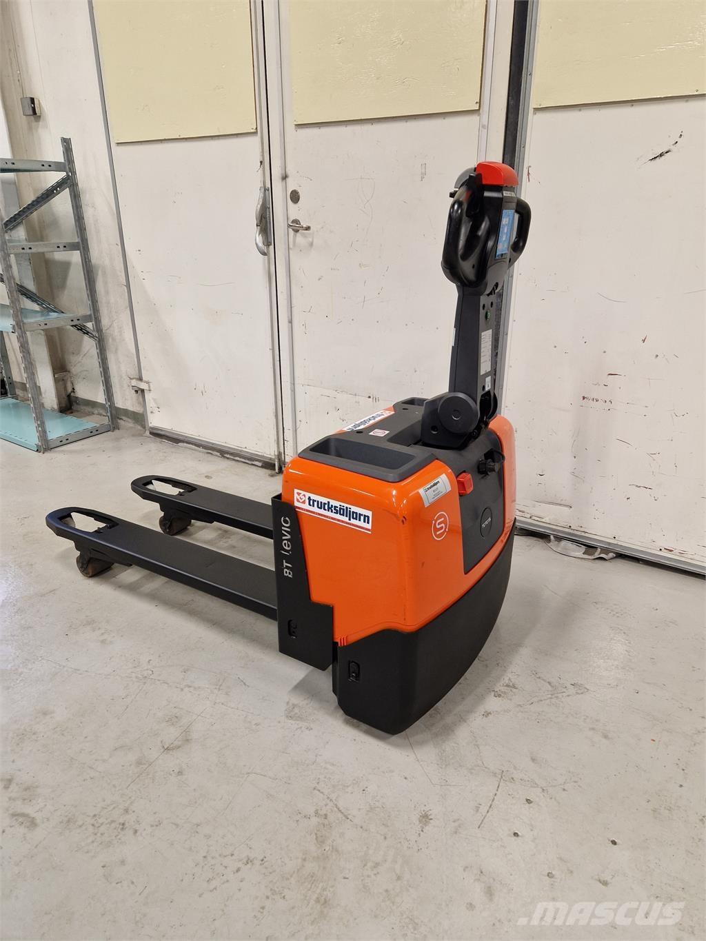 Toyota LWE130 Wózki widłowe unoszące z dyszlem