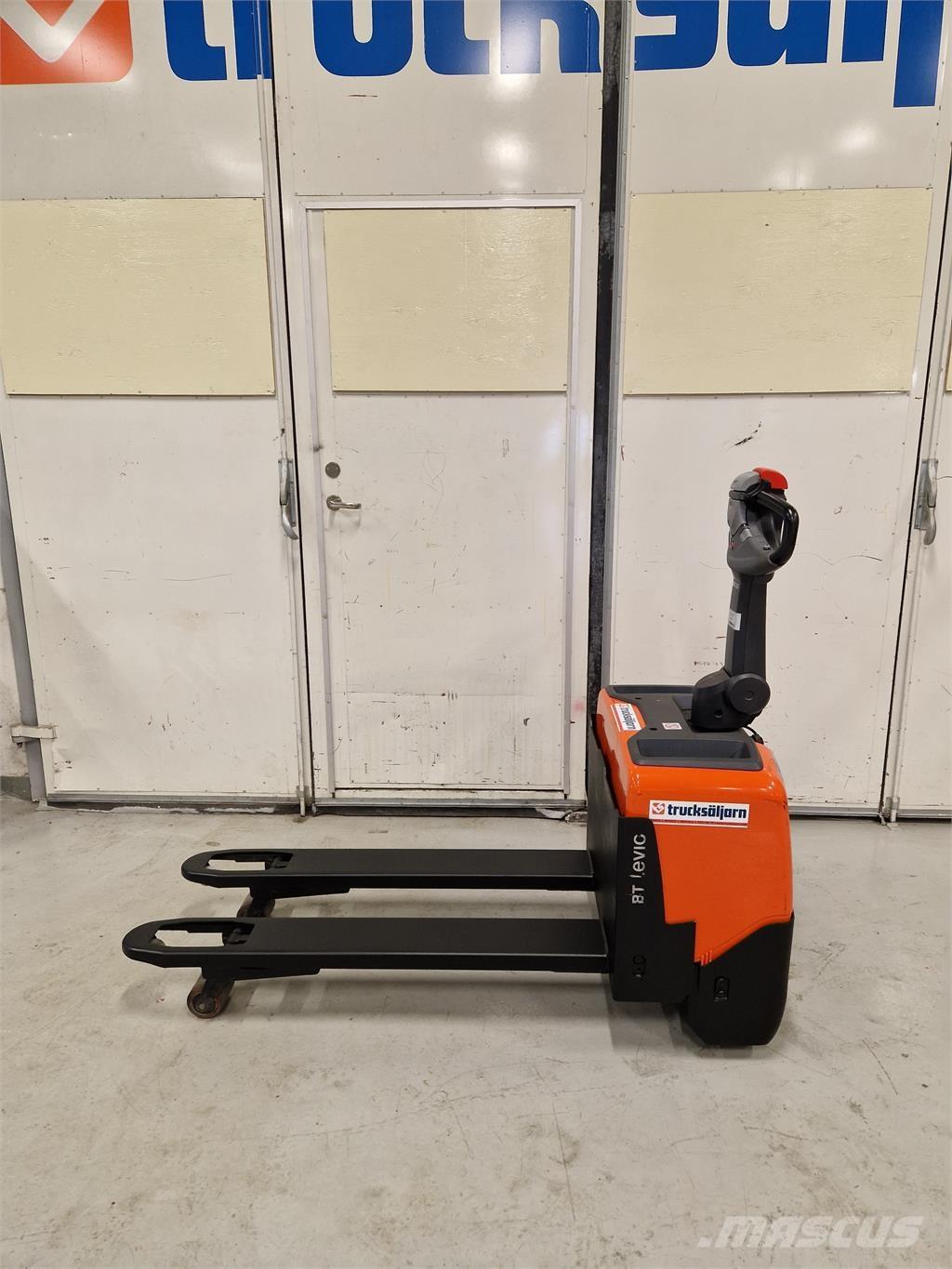 Toyota LWE130 Wózki widłowe unoszące z dyszlem