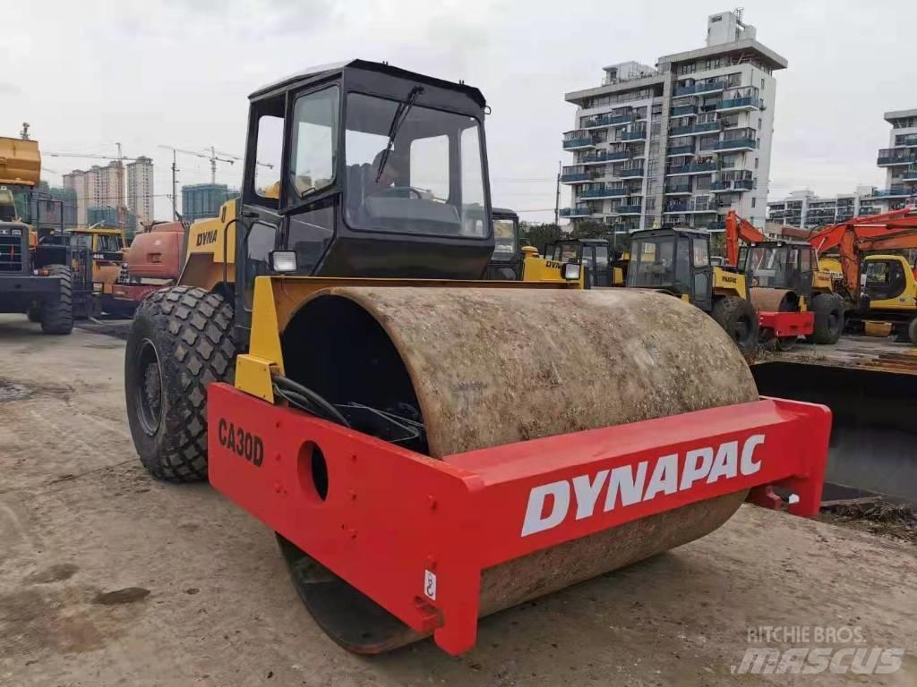Dynapac CA 30 D Walce jednobębnowe
