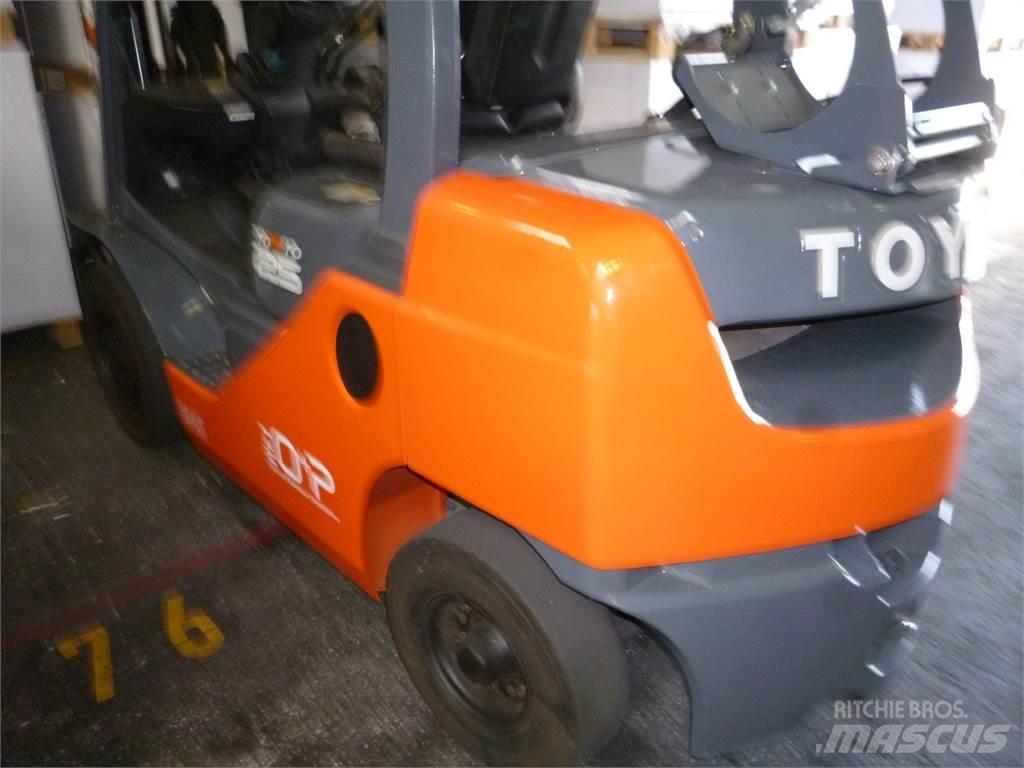 Toyota 02-8FGF25 Wózki LPG