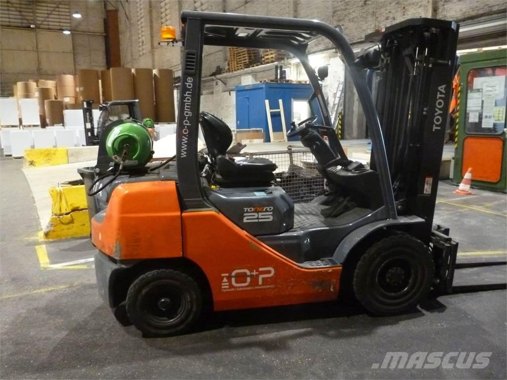Toyota 02-8FGF25 Wózki LPG