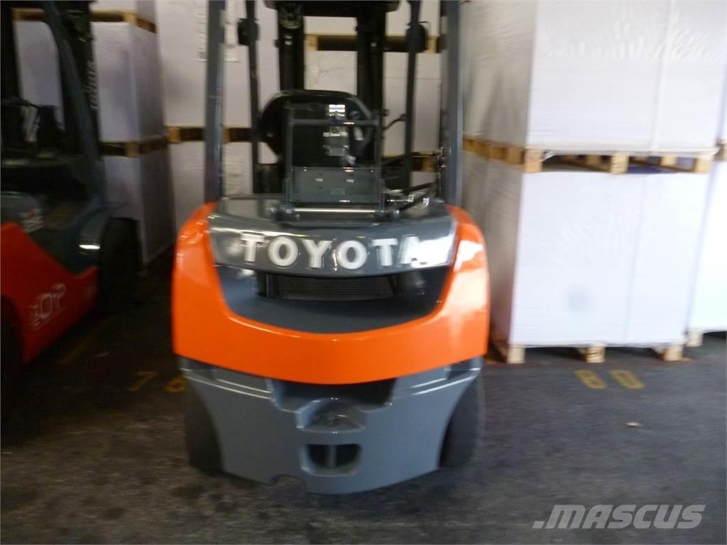 Toyota 02-8FGF25 Wózki LPG