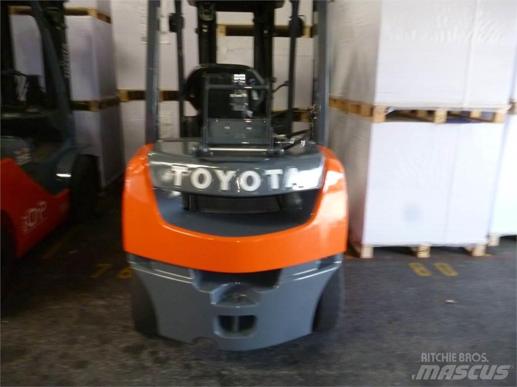 Toyota 02-8FGF25 Wózki LPG