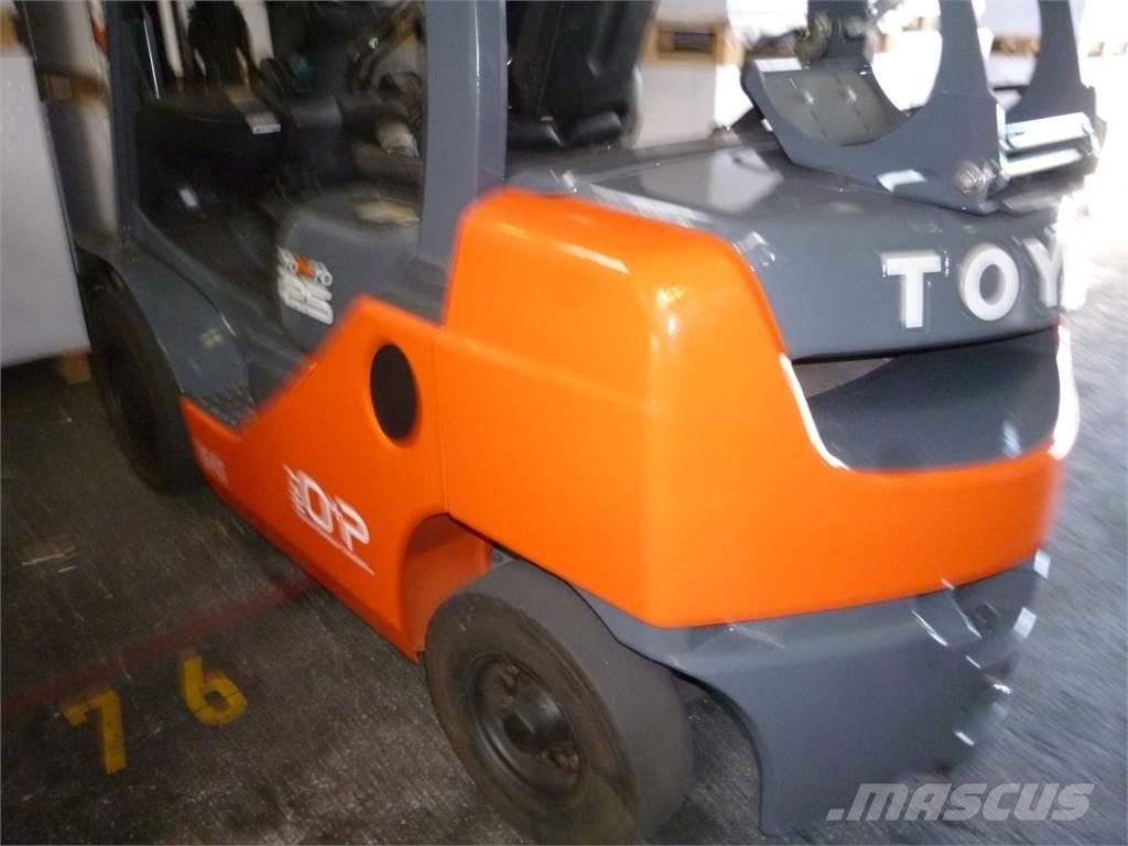 Toyota 02-8FGF25 Wózki LPG