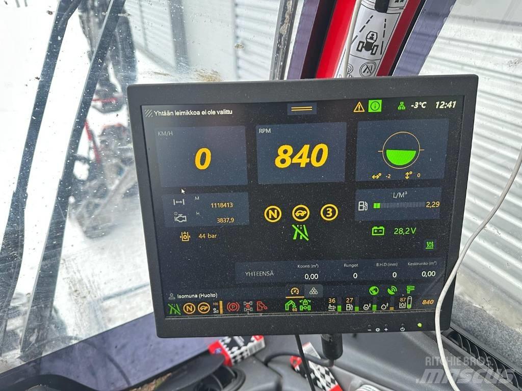 Komatsu 931 XC Harwestery