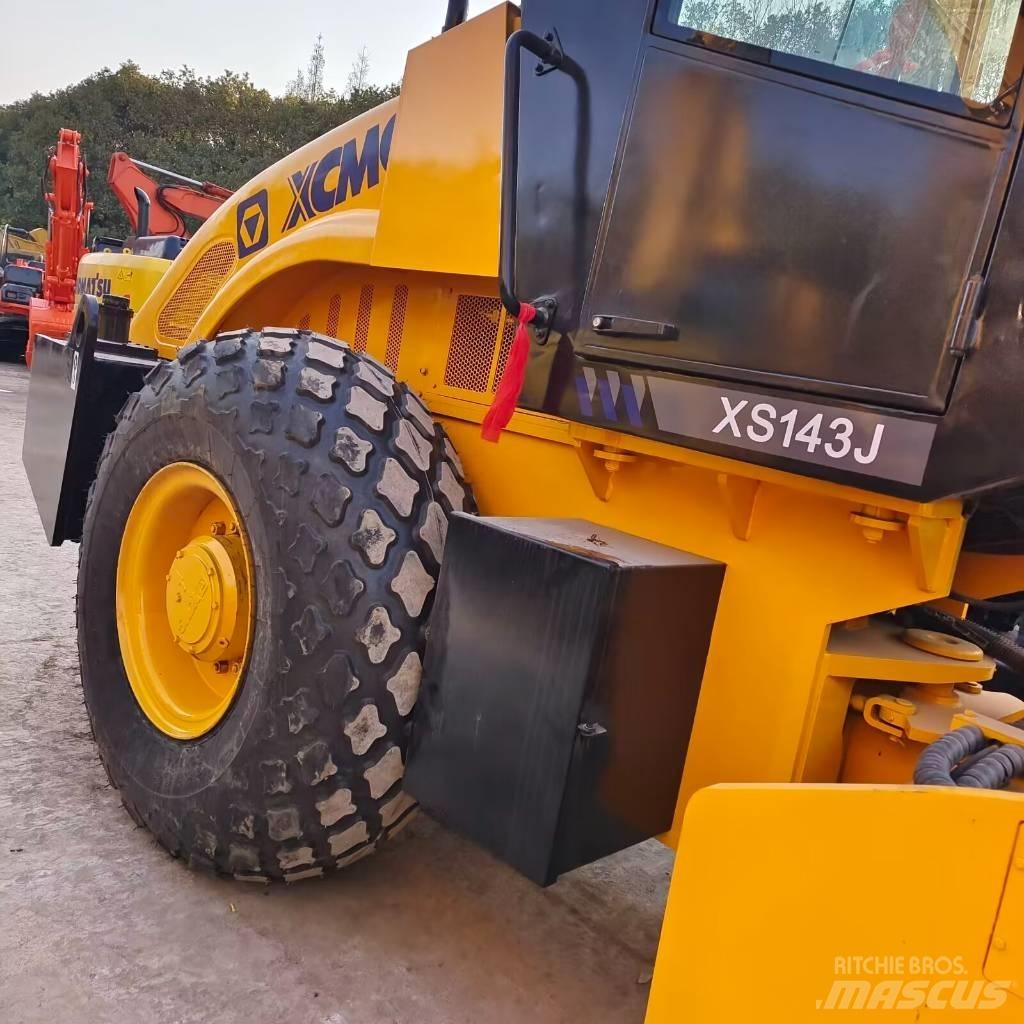 XCMG XS 143J Walce jednobębnowe
