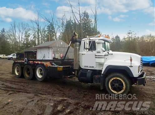 Mack RD 686 SX Ciężarówki z wymienną zabudową