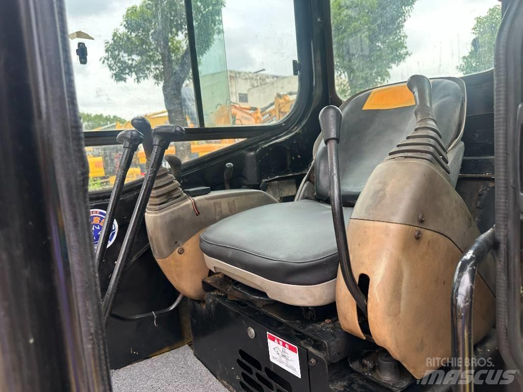 CAT 303 Minikoparki
