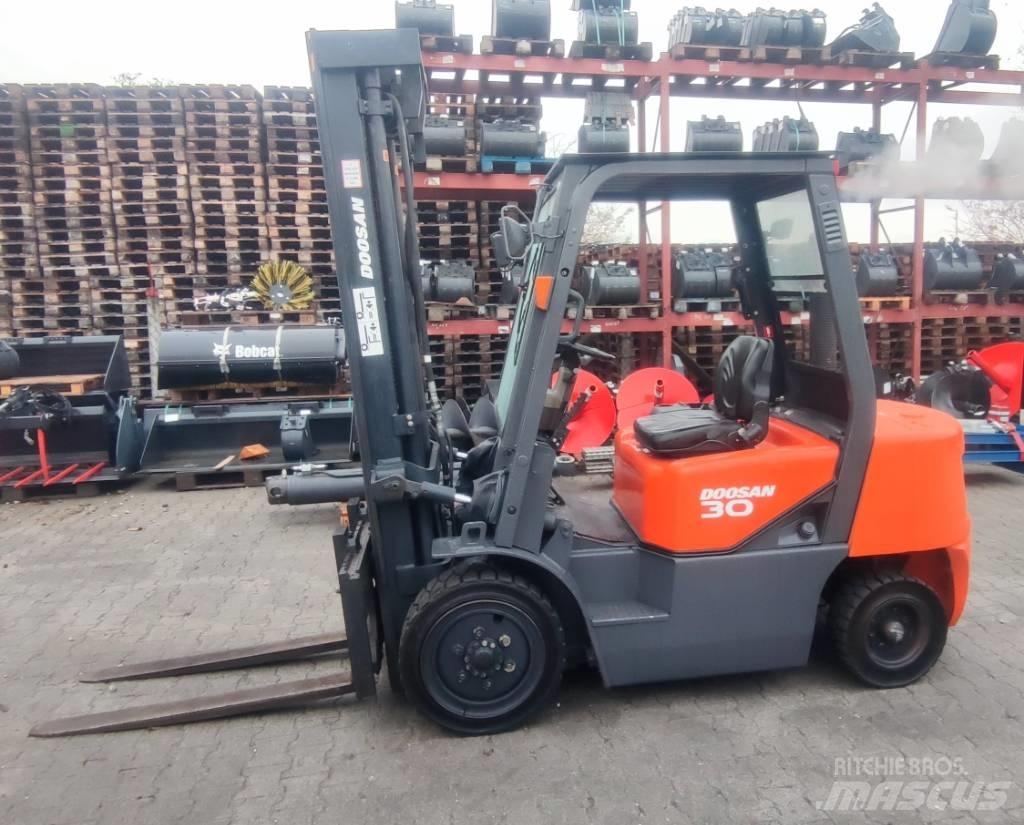 Doosan D 30 G Wózki Diesla