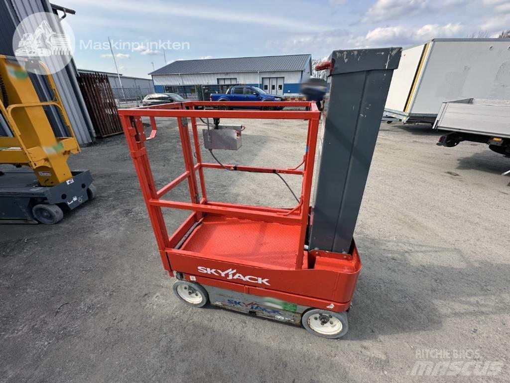 SkyJack SJ 12 Podnośniki masztowe