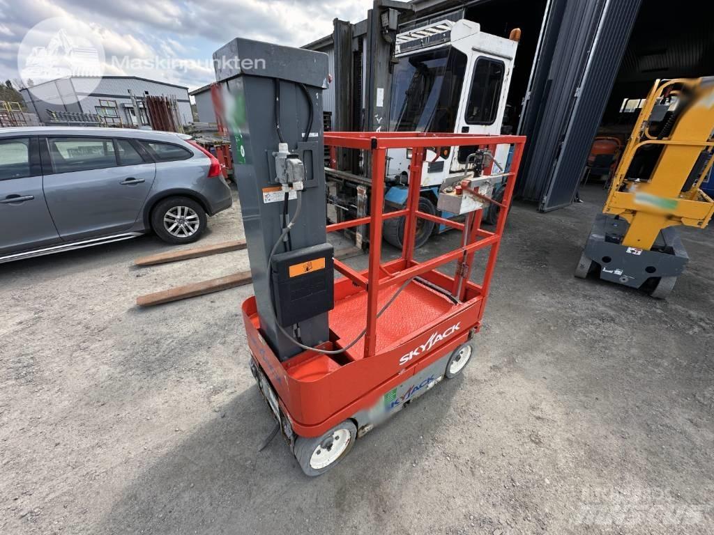 SkyJack SJ 12 Podnośniki masztowe