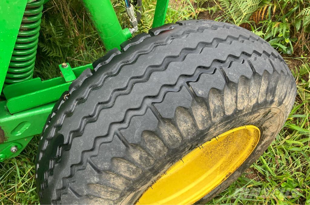 John Deere 1365 Kosiarki ciągnikowe i ciągnione