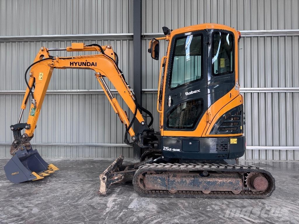 Hyundai R25Z-9 AK Minikoparki