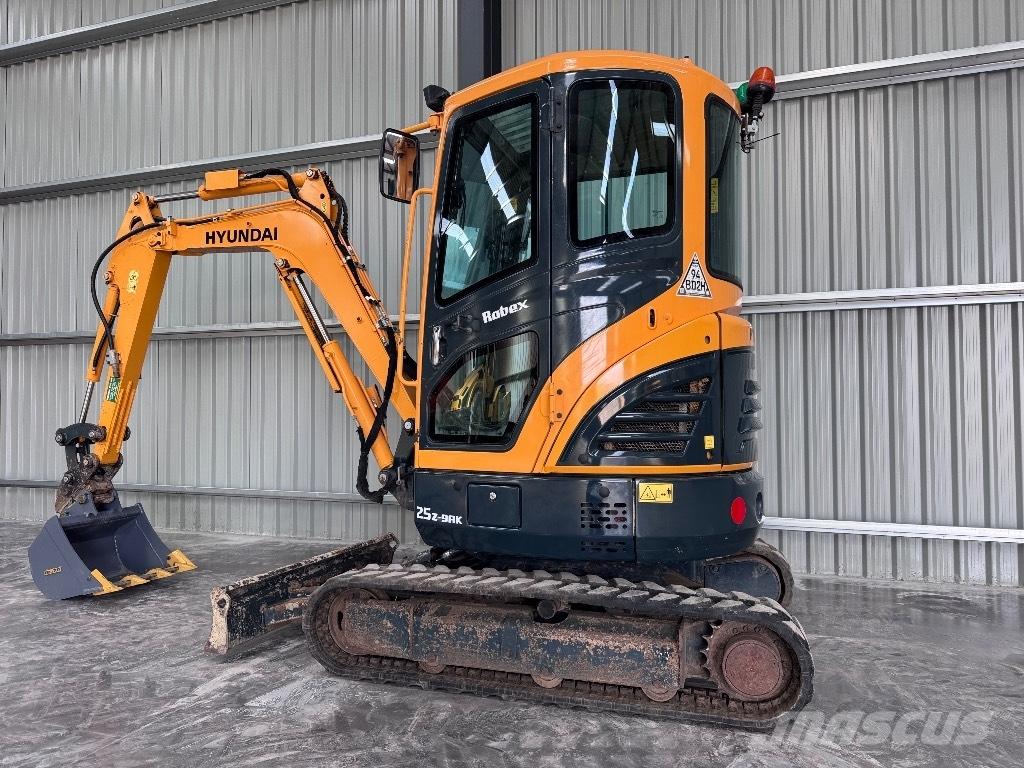 Hyundai R25Z-9 AK Minikoparki