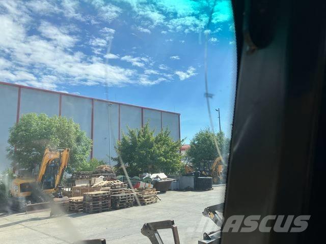 JCB 4CX AEC Koparko-ładowarki