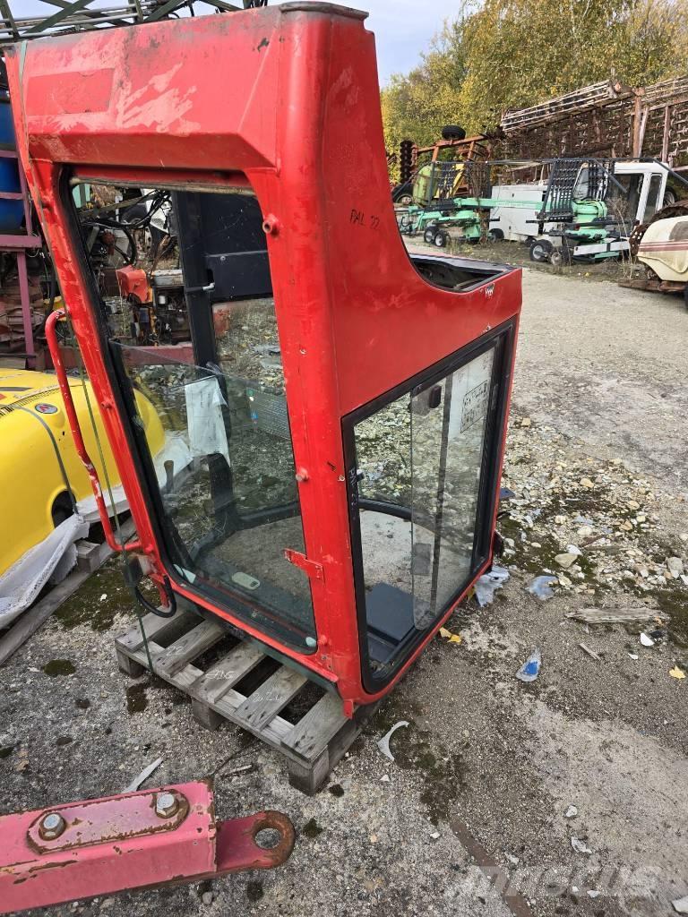 Yanmar Vio 25 Cabine Kabiny i wnętrze