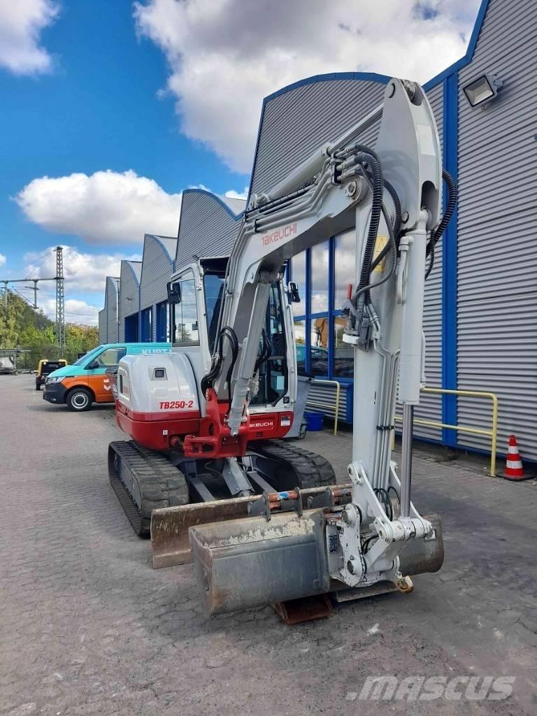Takeuchi TB 250-2 Minikoparki